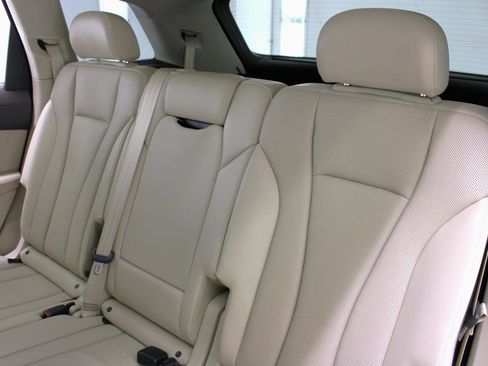Used 2017 Audi Q7 3.0T Prestige w/ Prestige Package image 39