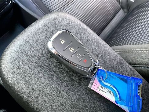Used 2025 Chevrolet Trax LT w/ LT Convenience Package FWD image 27