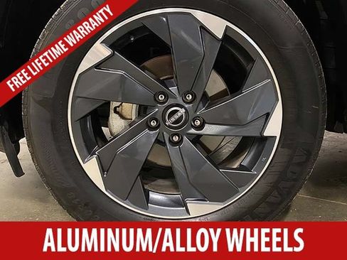 Used 2024 Nissan Rogue SV AWD/4WD image 6