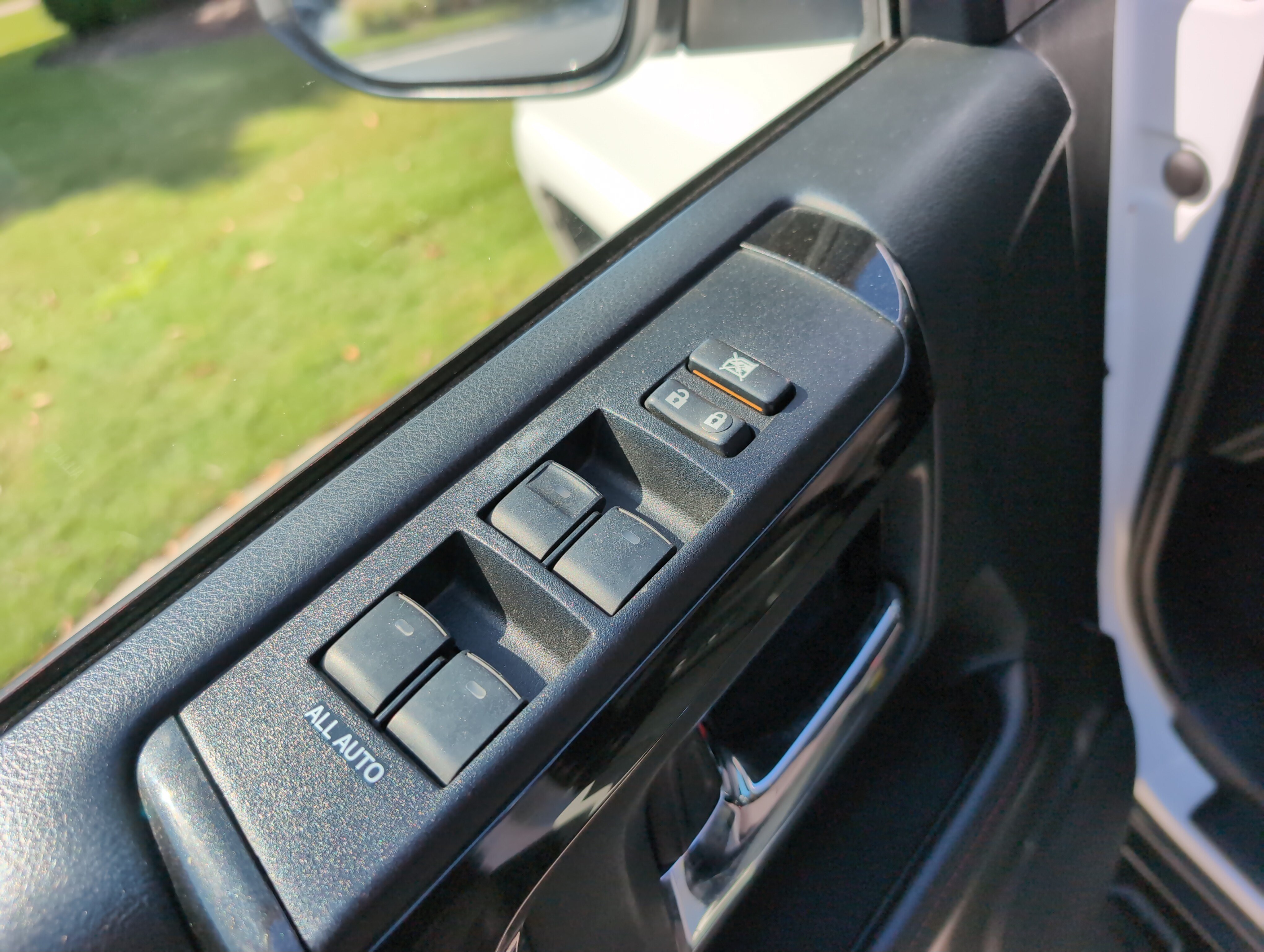 Used 2020 Toyota 4Runner TRD Off-Road AWD/4WD image 15