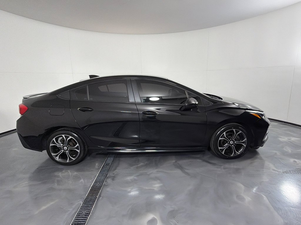 Used 2019 Chevrolet Cruze LT w/ RS Package FWD image 4