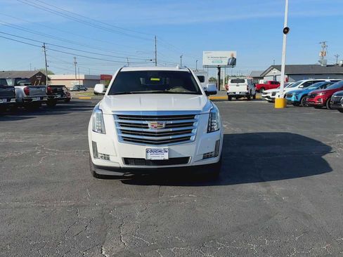 Certified 2019 Cadillac Escalade Platinum AWD/4WD image 3