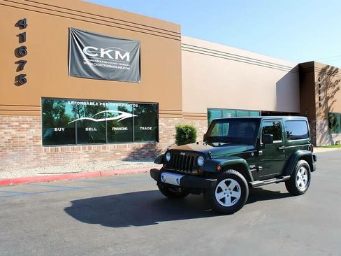 Used 2011 Jeep Wrangler Sahara w/ Connectivity Group AWD/4WD image 4