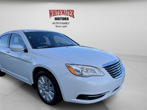 Used 2014 Chrysler 200 LX image 8