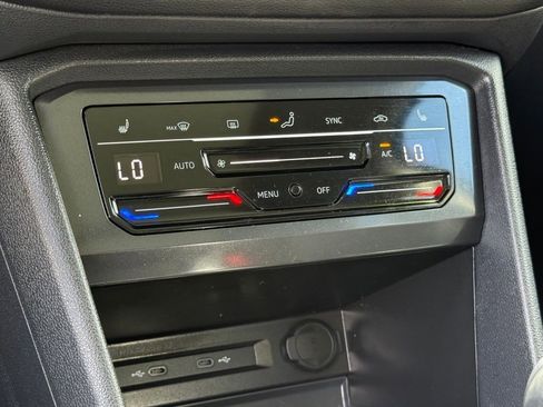 Used 2022 Volkswagen Tiguan SE w/ Panoramic Sunroof Package AWD/4WD image 24