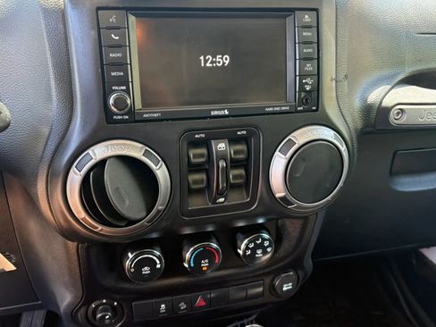 Used 2018 Jeep Wrangler Unlimited Sport S AWD/4WD image 18