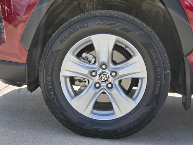 Used 2021 Toyota RAV4 XLE w/ Convenience Package AWD/4WD image 8