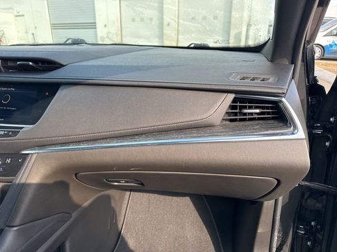 Used 2022 Cadillac XT5 Premium Luxury w/ LPO, Floor Liner Package image 21