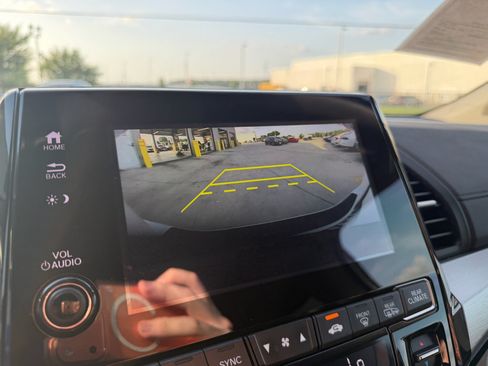 Used 2024 Honda Odyssey Touring image 18