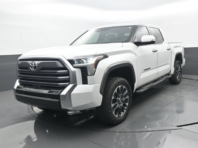 Used 2025 Toyota Tundra Limited AWD/4WD image 22