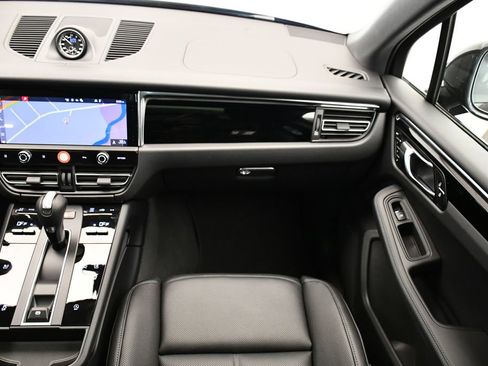 Certified 2026 Porsche Macan AWD/4WD image 23