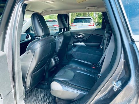 Used 2018 Jeep Cherokee Trailhawk w/ Cold Weather Group AWD/4WD image 20