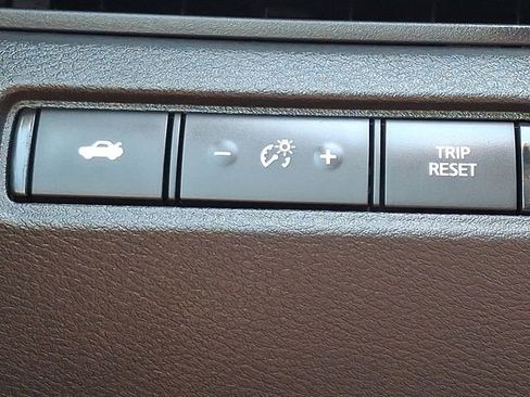 Used 2025 Nissan Altima 2.5 SV FWD image 25