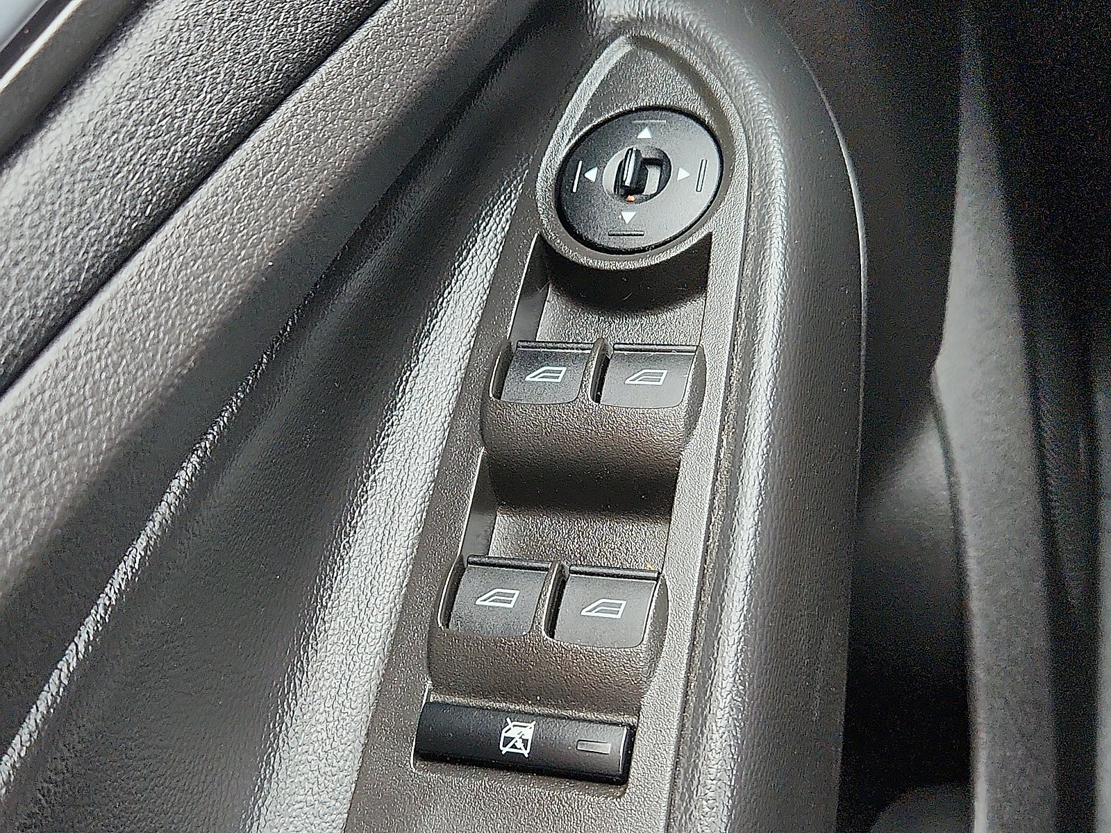 Used 2018 Ford Escape SE w/ SE Sport Appearance Package FWD image 17