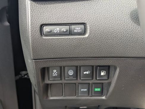 Used 2019 Nissan Rogue SV image 30