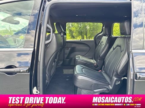 Used 2025 Chrysler Pacifica Select FWD image 21