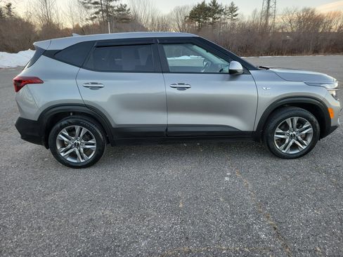 Used 2023 Kia Seltos LX image 4