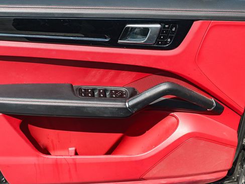 Used 2021 Porsche Cayenne Base image 16