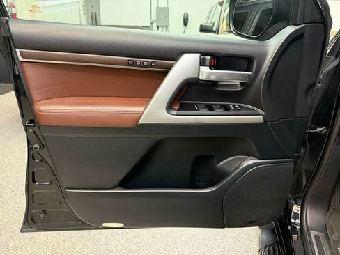 Used 2019 Toyota Land Cruiser AWD/4WD image 18