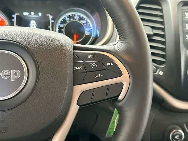 Used 2016 Jeep Cherokee Latitude w/ Cold Weather Group AWD/4WD image 9