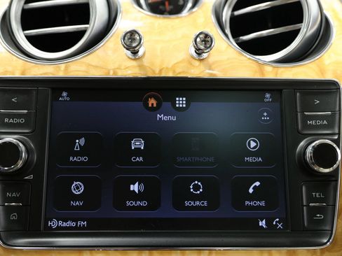 Used 2017 Bentley Bentayga AWD/4WD image 39