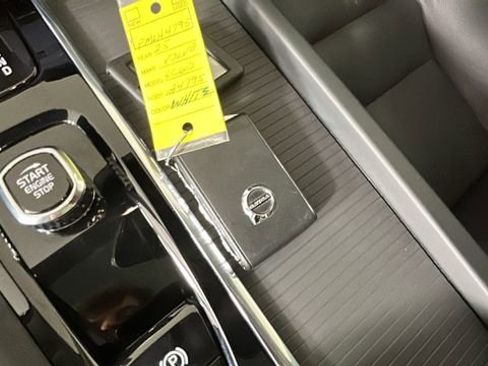 Used 2025 Volvo XC60 B5 Core AWD/4WD image 20