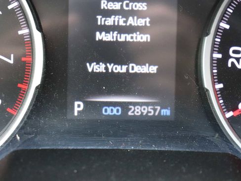 Used 2019 Toyota RAV4 XLE FWD image 11