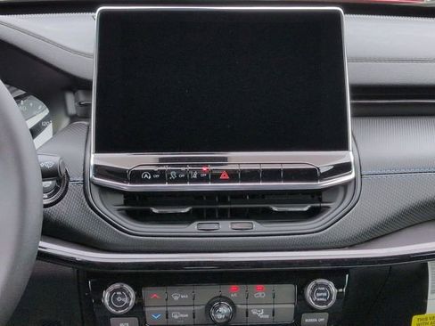 New 2026 Jeep Compass Latitude image 17