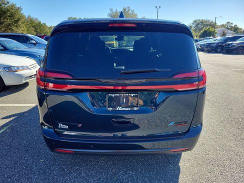 Used 2022 Chrysler Pacifica Limited w/ S Appearance Package image 11