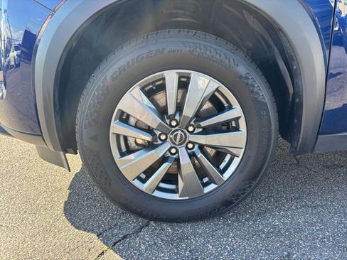 Used 2025 Nissan Pathfinder SV image 30