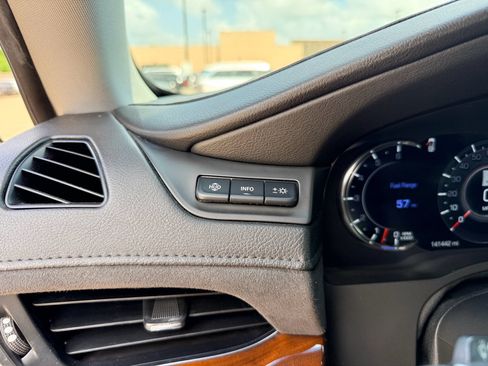 Used 2019 Cadillac Escalade ESV Luxury RWD image 17