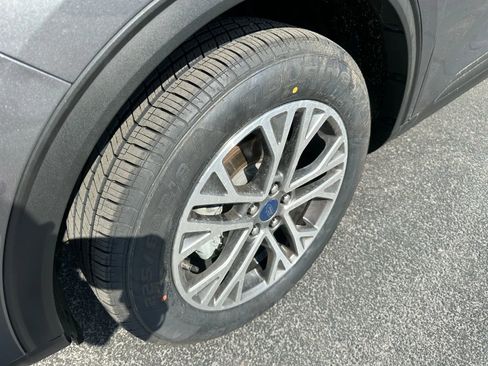 Used 2021 Ford Escape SEL image 9