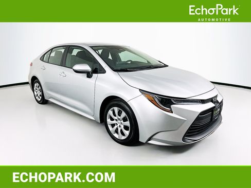 Used 2024 Toyota Corolla LE FWD image 1