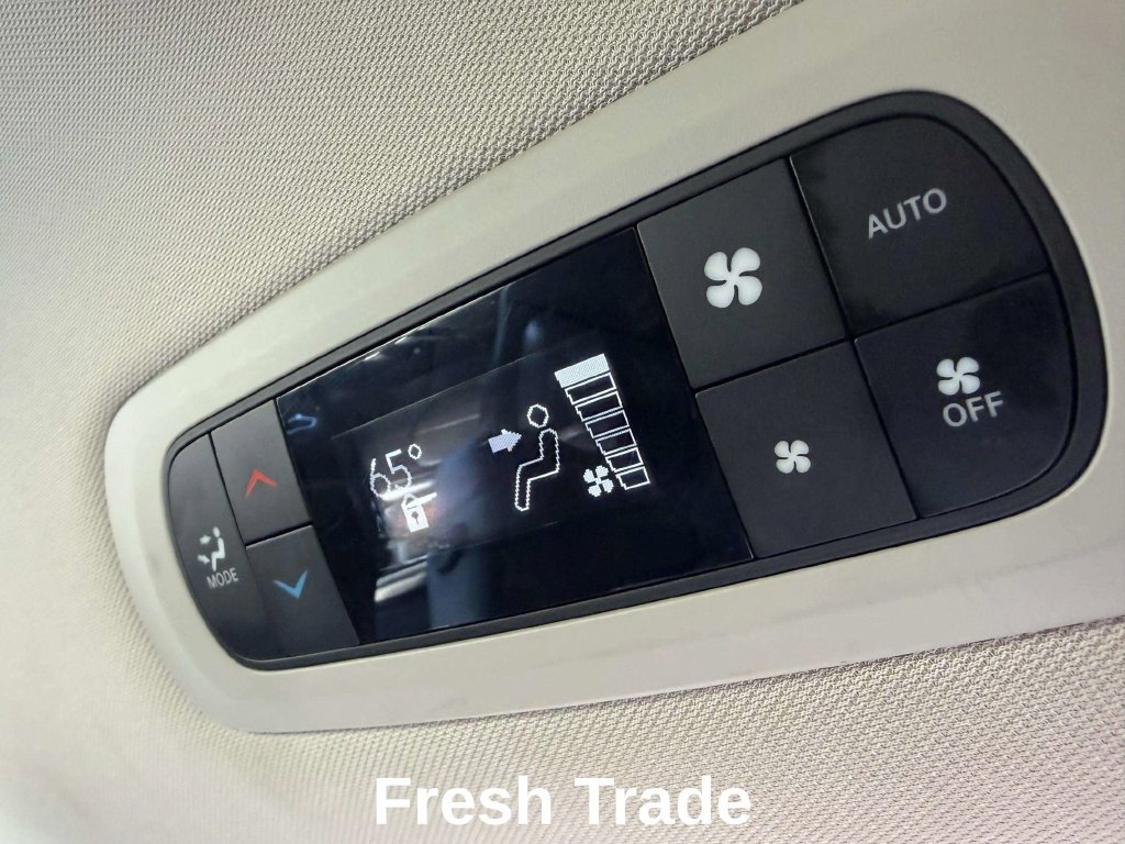 Used 2023 Chrysler Pacifica Touring-L FWD image 10