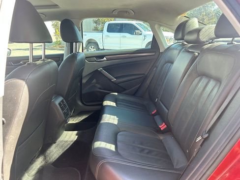 Used 2022 Volkswagen Passat 2.0T FWD image 13