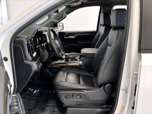 Used 2024 Chevrolet Silverado 1500 RST image 18