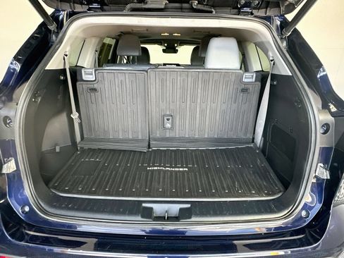 Used 2022 Toyota Highlander XLE AWD/4WD image 23