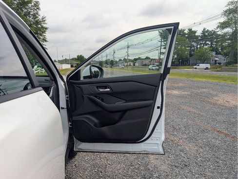 Used 2024 Nissan Rogue SV FWD image 13
