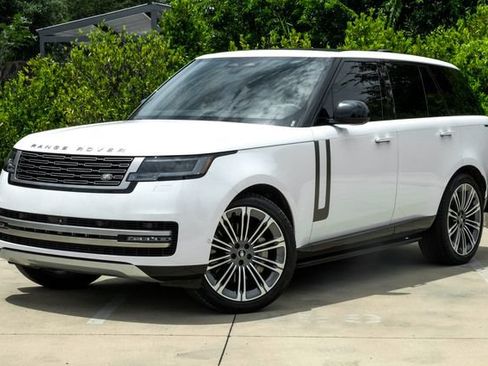 Used 2024 Land Rover Range Rover SE AWD/4WD image 2