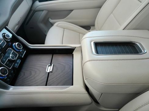 Used 2023 GMC Yukon XL Denali image 43