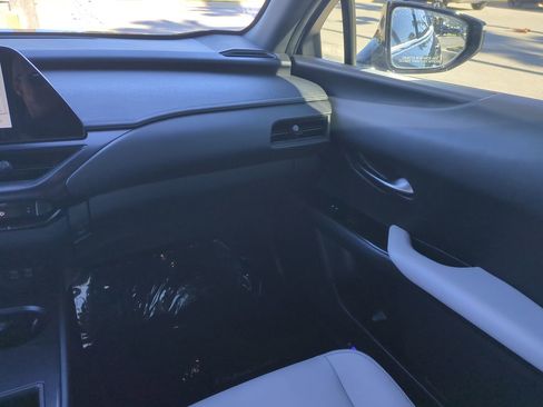 Used 2024 Lexus UX 250h FWD image 16