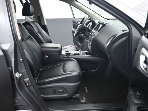 Used 2019 Nissan Pathfinder SL image 23