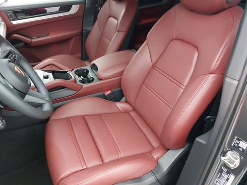 New 2026 Porsche Cayenne S image 5