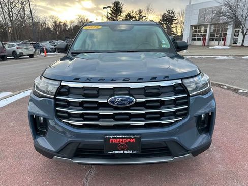 Used 2025 Ford Explorer Active w/ Active Comfort Package image 8