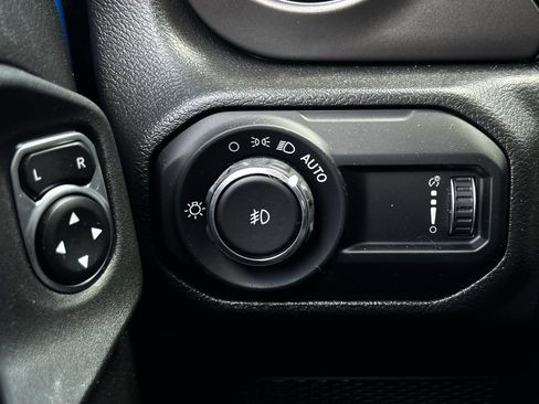 Used 2023 Jeep Wrangler Sport AWD/4WD image 18