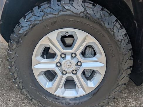 Used 2020 Toyota 4Runner SR5 AWD/4WD image 20