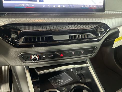 Used 2025 BMW 330i xDrive Sedan w/ Convenience Package image 13