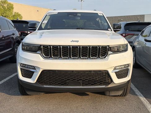 Used 2023 Jeep Grand Cherokee Limited AWD/4WD image 2