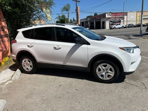 Used 2016 Toyota RAV4 LE FWD image 4