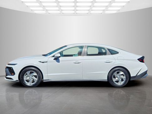Used 2025 Hyundai Sonata SE FWD image 2